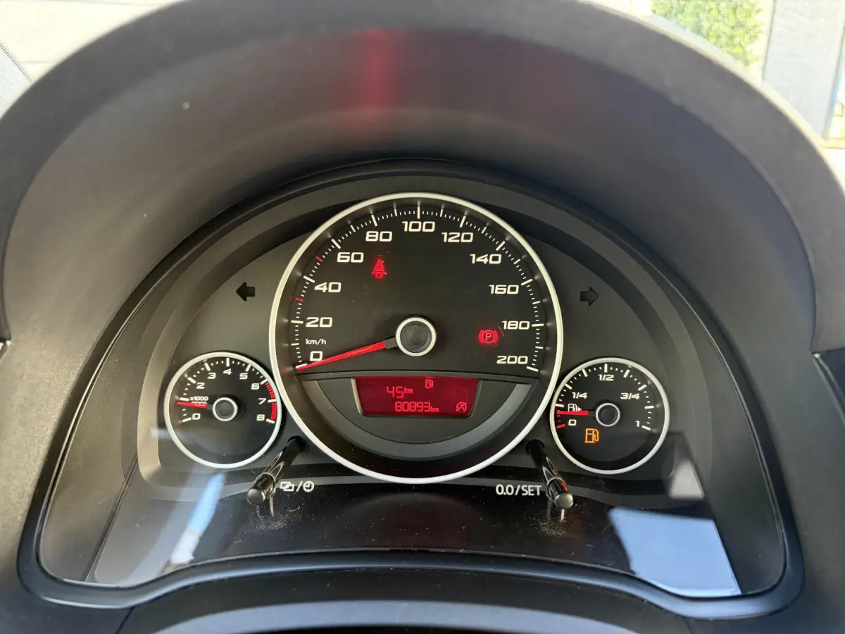 Mii 1.0 FR Connect | Seat sound | Parkeer sensoren | Airco | CV |