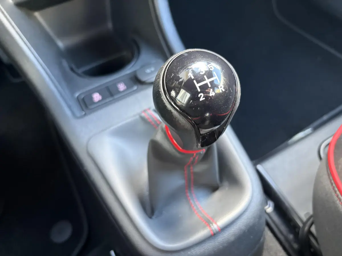 Mii 1.0 FR Connect | Seat sound | Parkeer sensoren | Airco | CV |