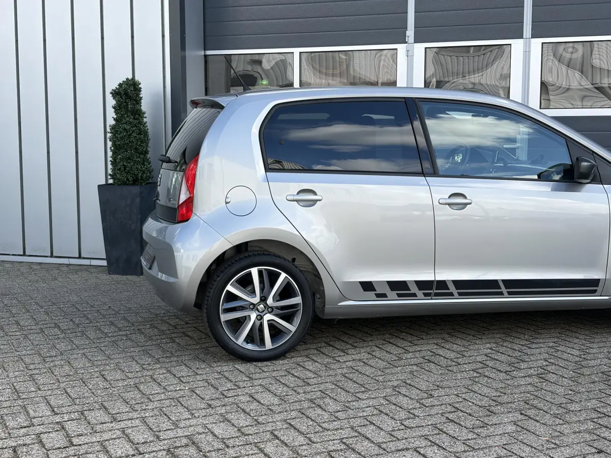 Mii 1.0 FR Connect | Seat sound | Parkeer sensoren | Airco | CV |