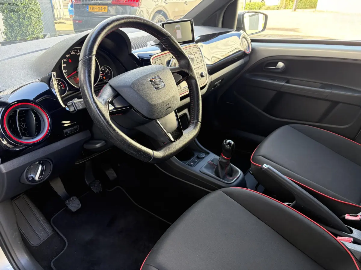Mii 1.0 FR Connect | Seat sound | Parkeer sensoren | Airco | CV |