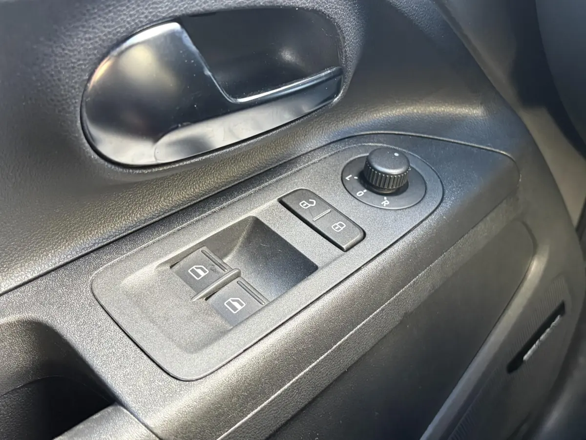 Mii 1.0 FR Connect | Seat sound | Parkeer sensoren | Airco | CV |