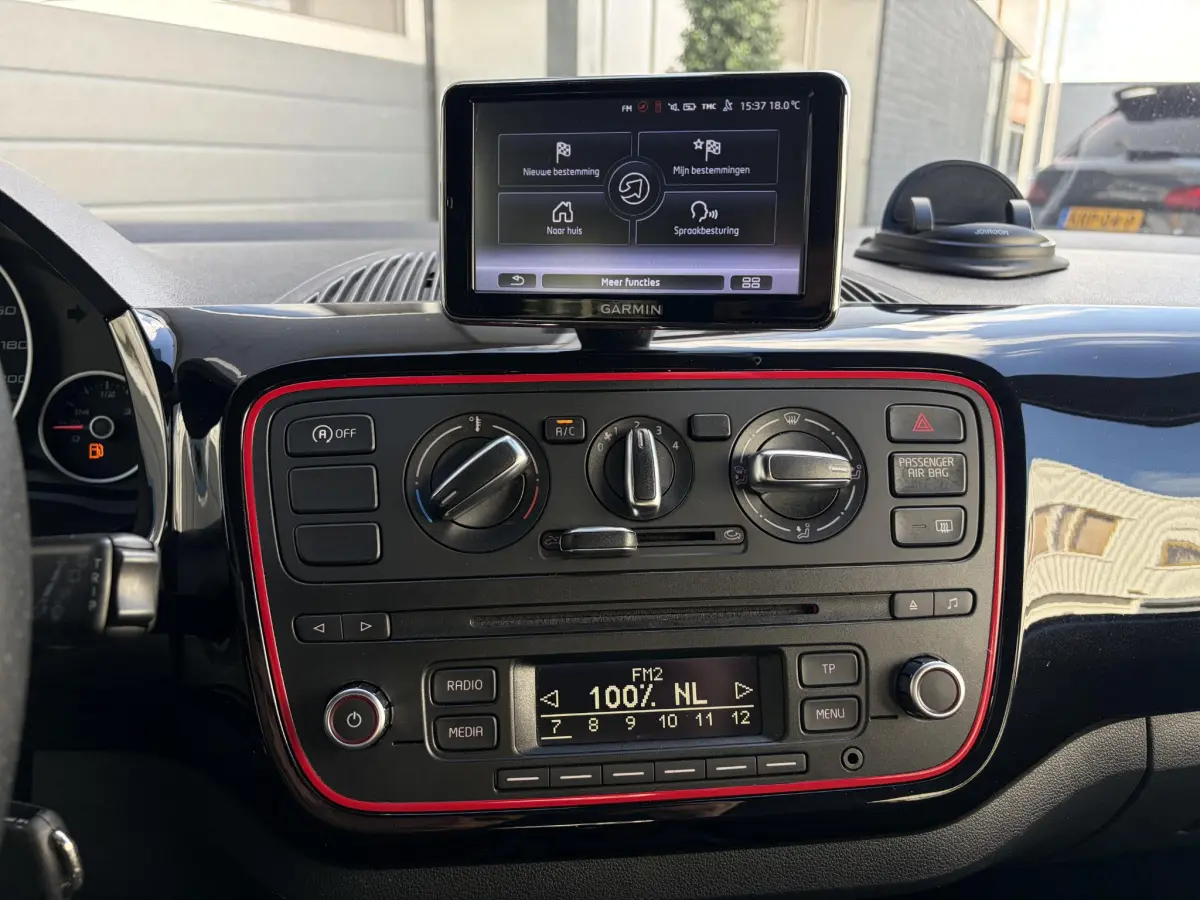 Mii 1.0 FR Connect | Seat sound | Parkeer sensoren | Airco | CV |