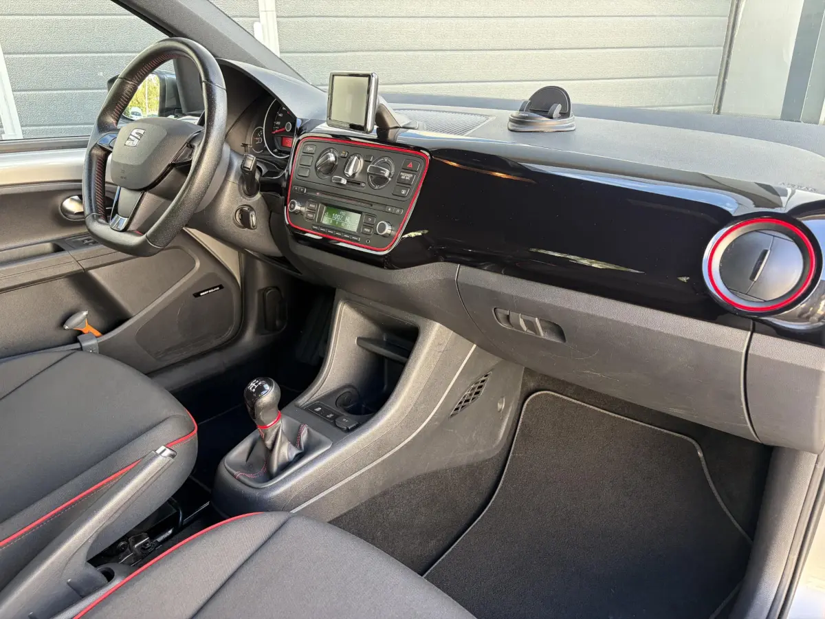 Mii 1.0 FR Connect | Seat sound | Parkeer sensoren | Airco | CV |