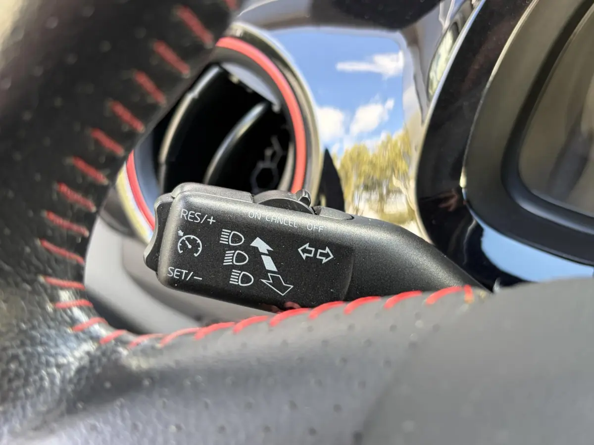 Mii 1.0 FR Connect | Seat sound | Parkeer sensoren | Airco | CV |
