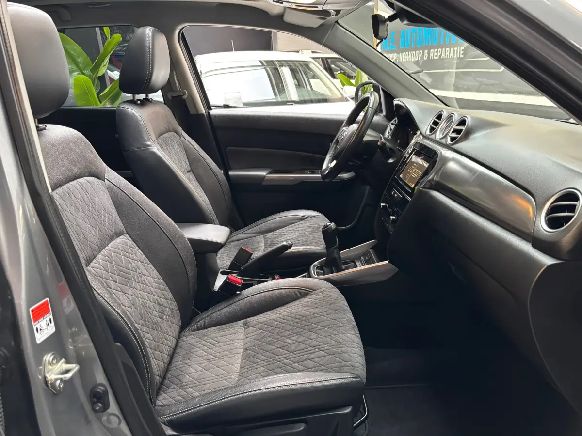Vitara 1.0 Boosterjet Stijl / Camera / Panorama Dak