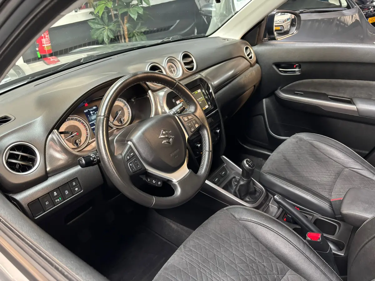 Vitara 1.0 Boosterjet Stijl / Camera / Panorama Dak