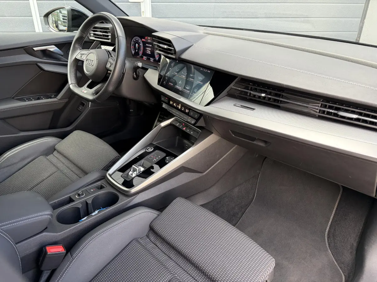 A3 Sportback 35 TFSI 3x S Line edition | Pano | B&O | Camera | Elek stoelen | 19 inch |