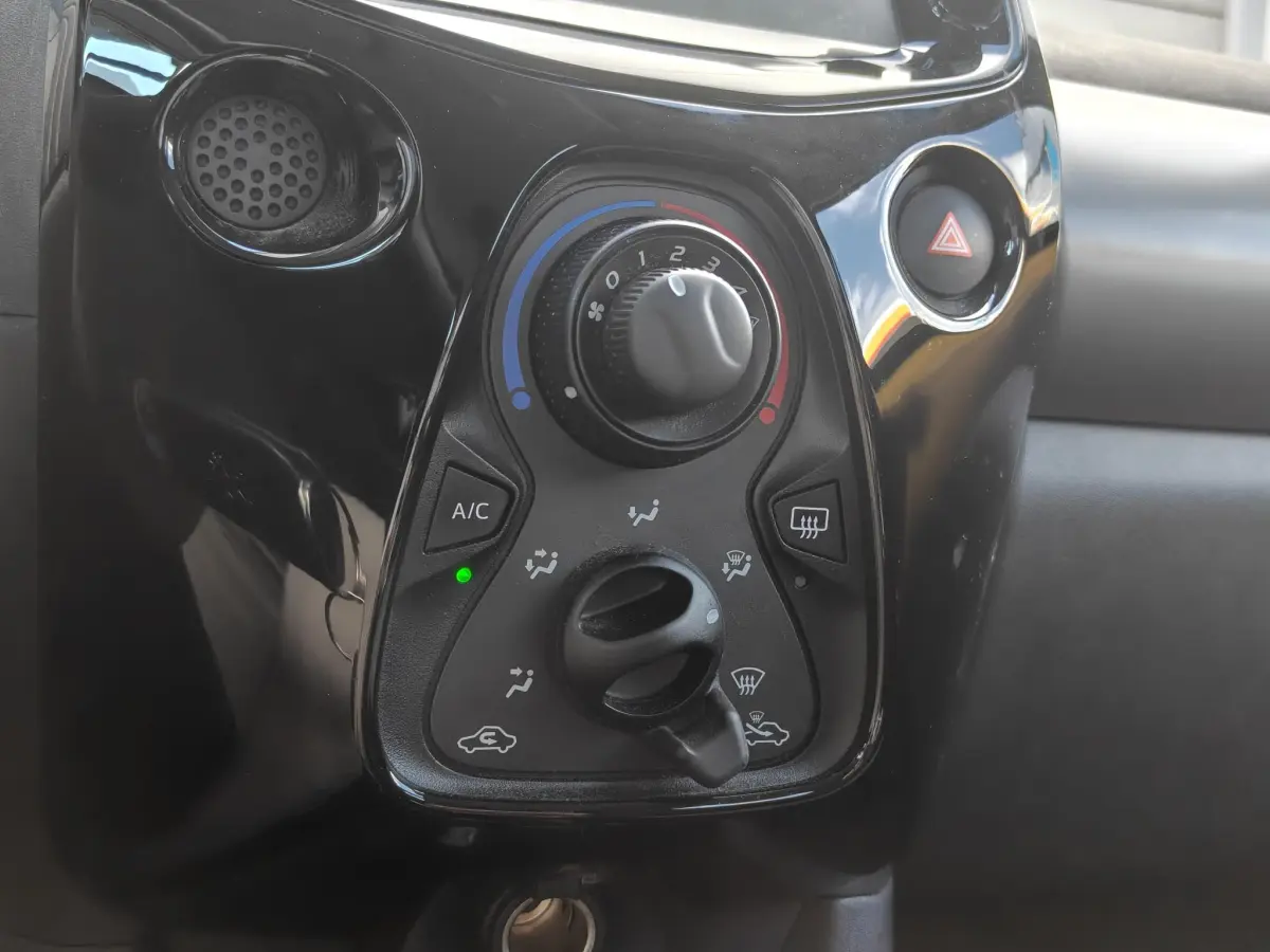 108 1.0 e-VTi Allure Carplay/Camera/Cruise/Airco/Nette auto!