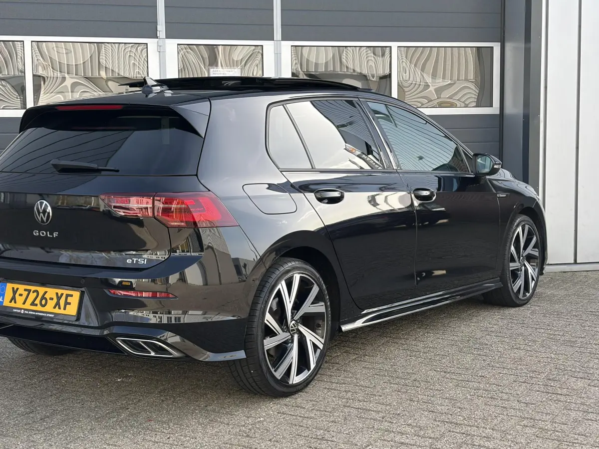 Golf 1.5 eTSI R-Line Business | Panoramadak | Keyless | Stoel verwarming | Camera |