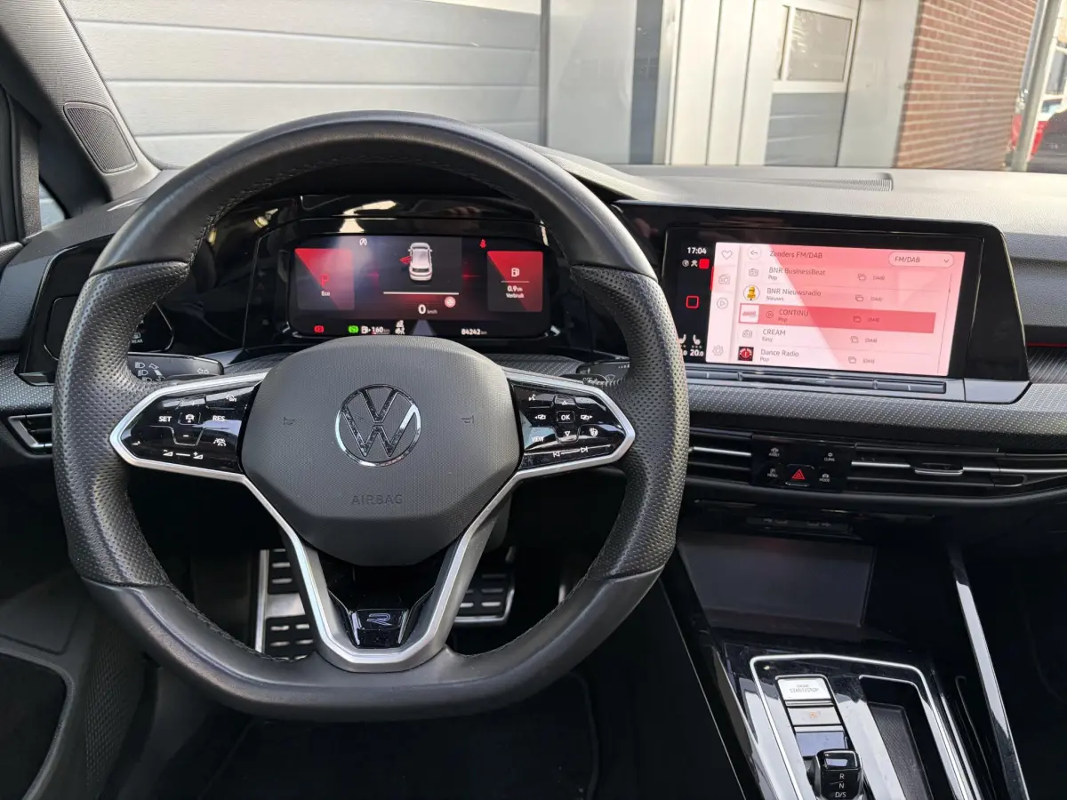 Golf 1.5 eTSI R-Line Business | Panoramadak | Keyless | Stoel verwarming | Camera |