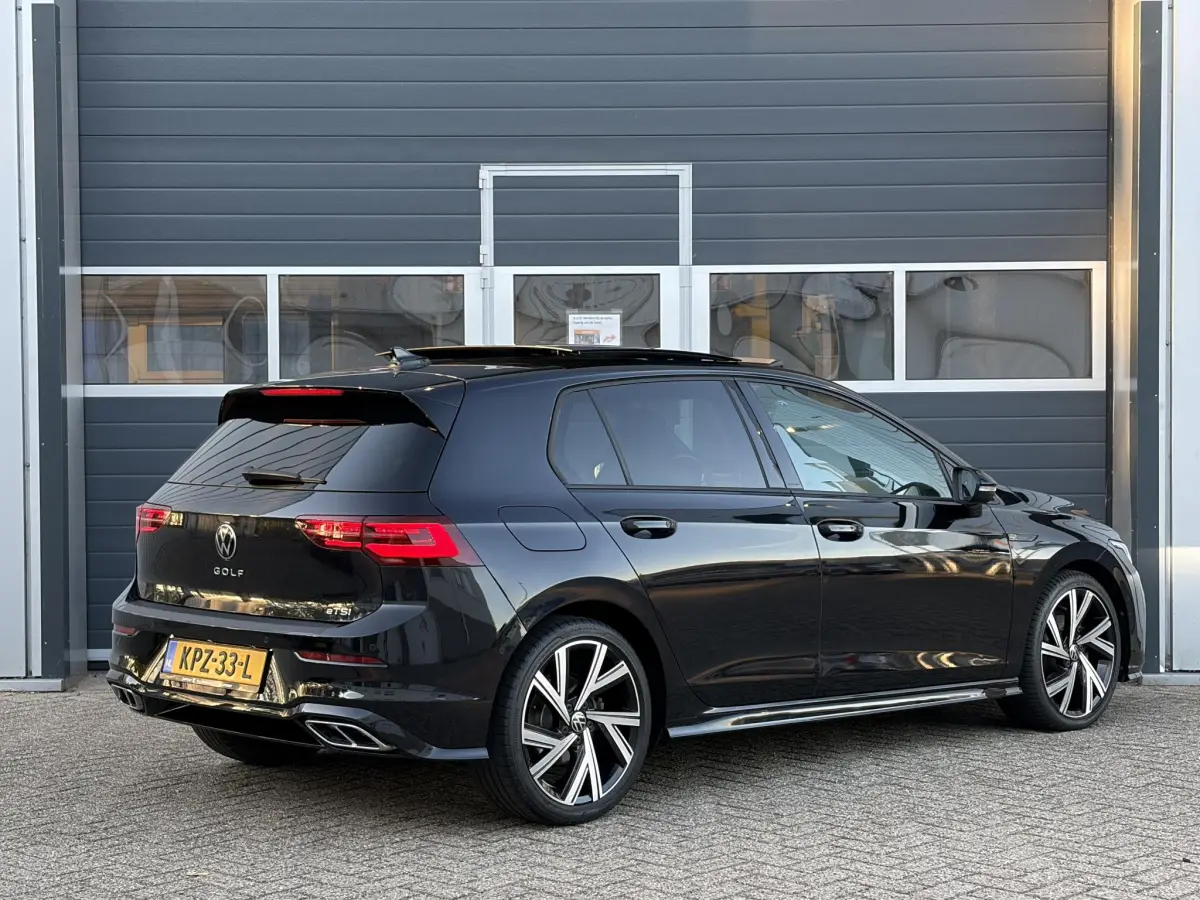 Golf 1.5 eTSI R-Line | Pano | LED | Stoel verwarming | 3x R-Line | Camera |