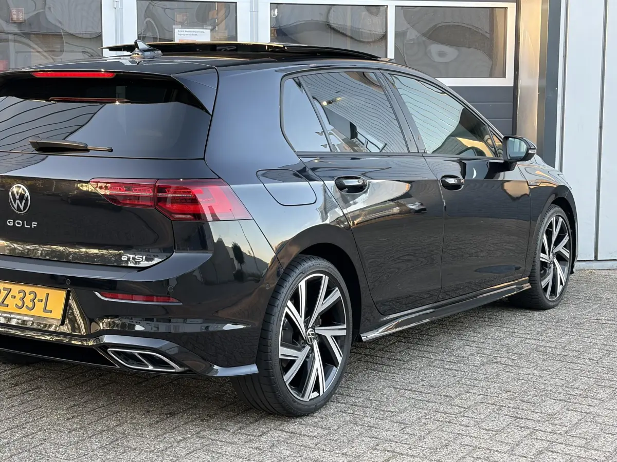 Golf 1.5 eTSI R-Line | Pano | LED | Stoel verwarming | 3x R-Line | Camera |