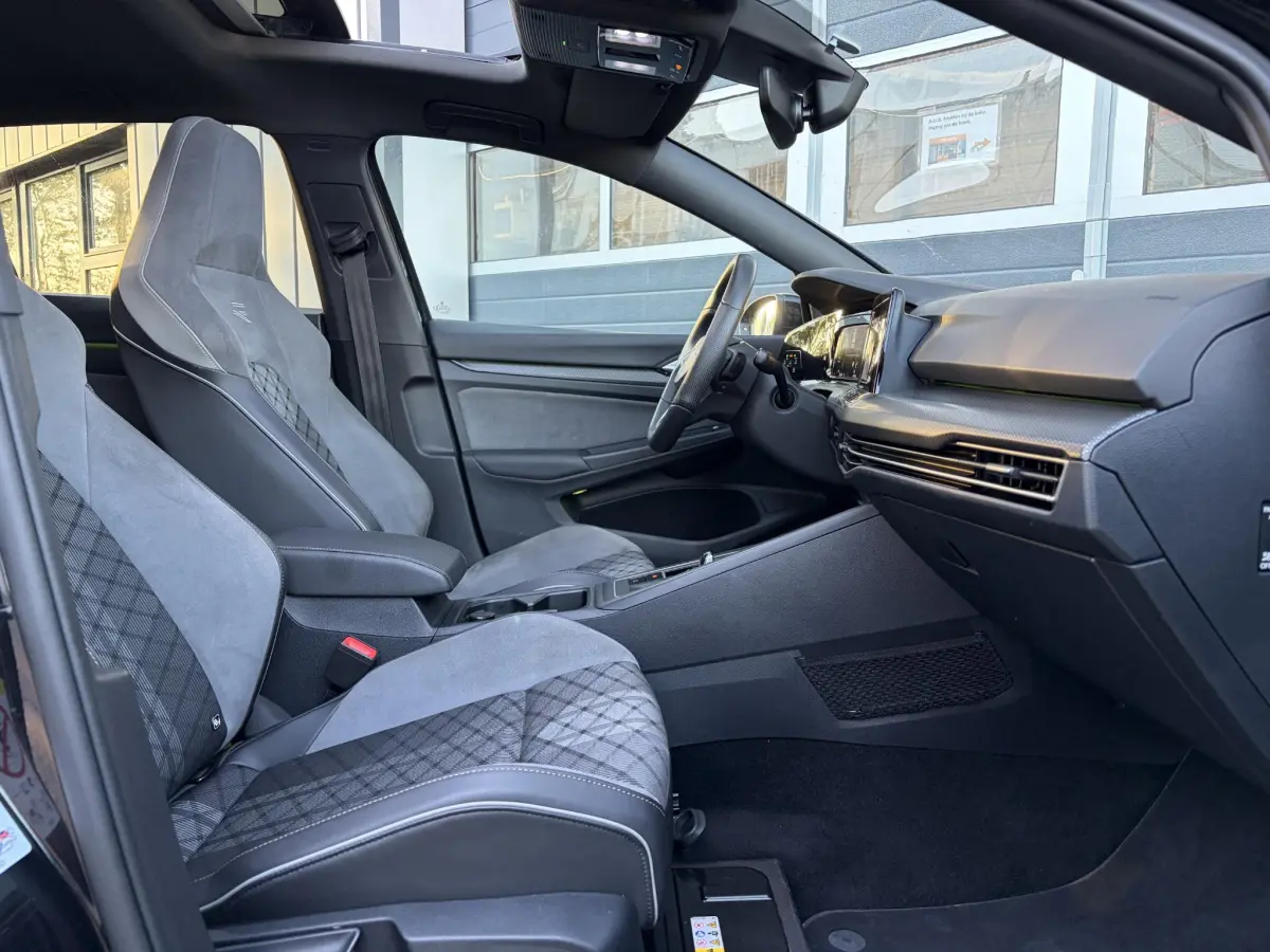 Golf 1.5 eTSI R-Line | Pano | LED | Stoel verwarming | 3x R-Line | Camera |