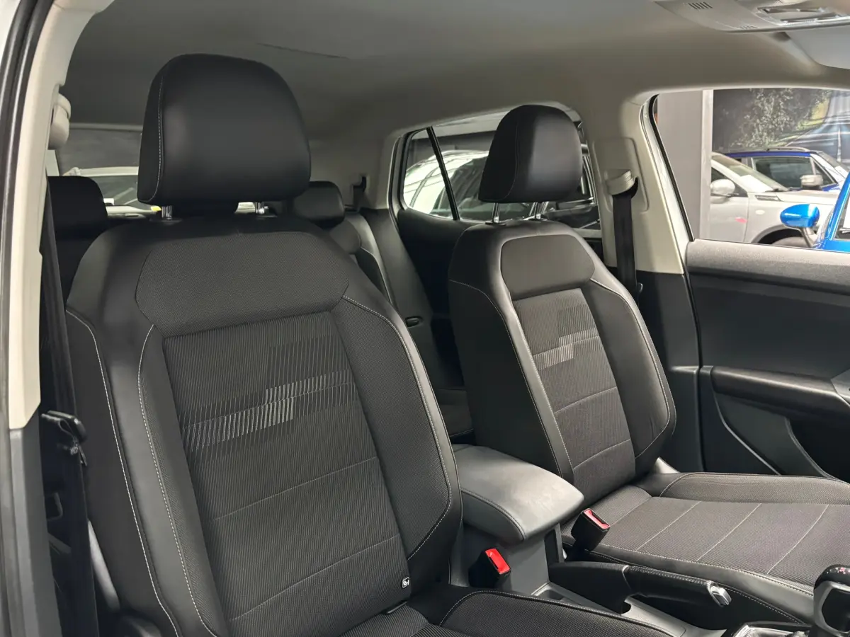 T-Cross 1.0 TSI Style / Navigatie / Stoelverwarming