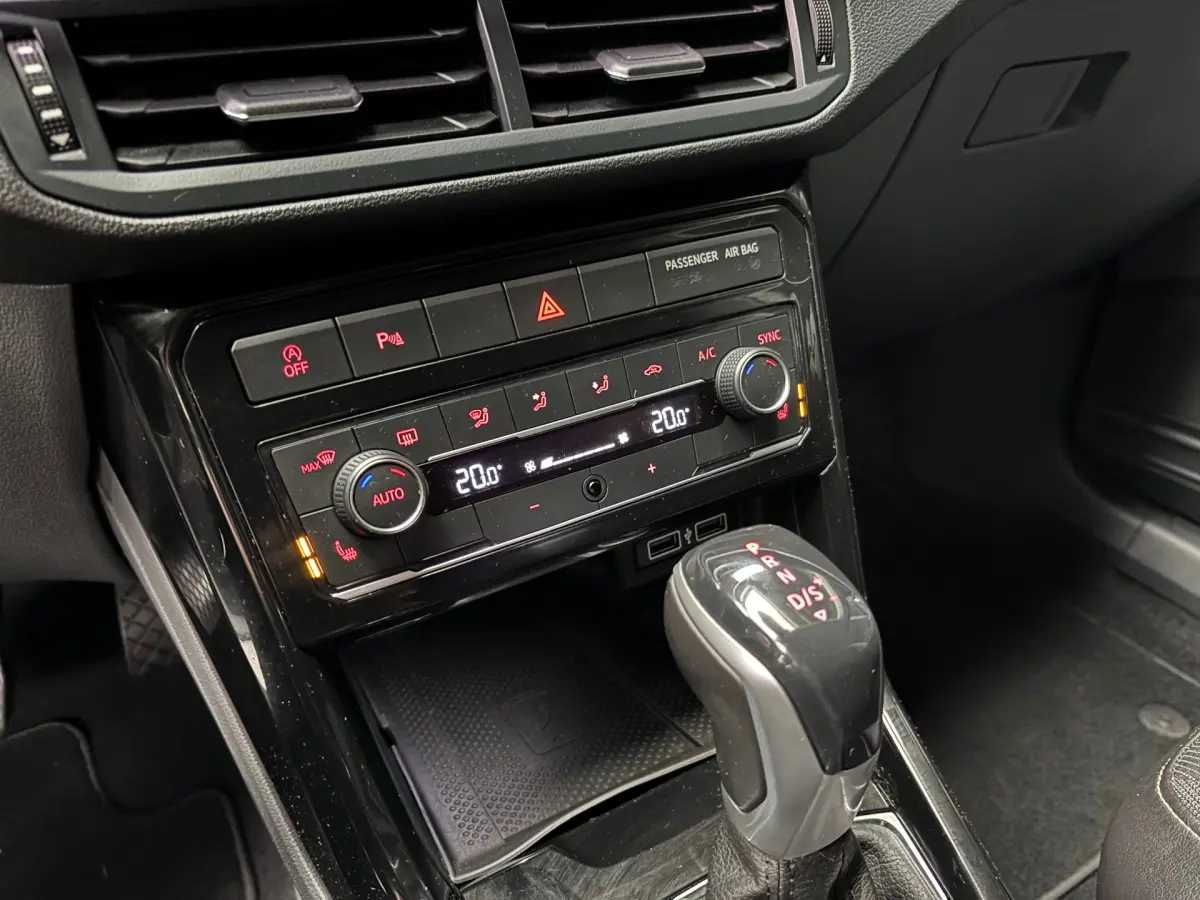 T-Cross 1.0 TSI Style / Navigatie / Stoelverwarming