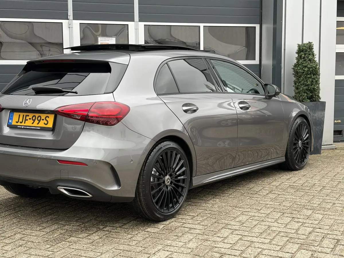 A-Klasse 180 Star Edition | Keyless | Pano | Sfeer | Camera | Stoel verwarming |