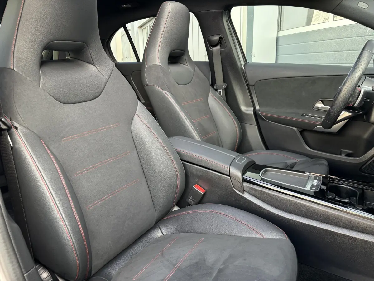 A-Klasse 180 Star Edition | Keyless | Pano | Sfeer | Camera | Stoel verwarming |