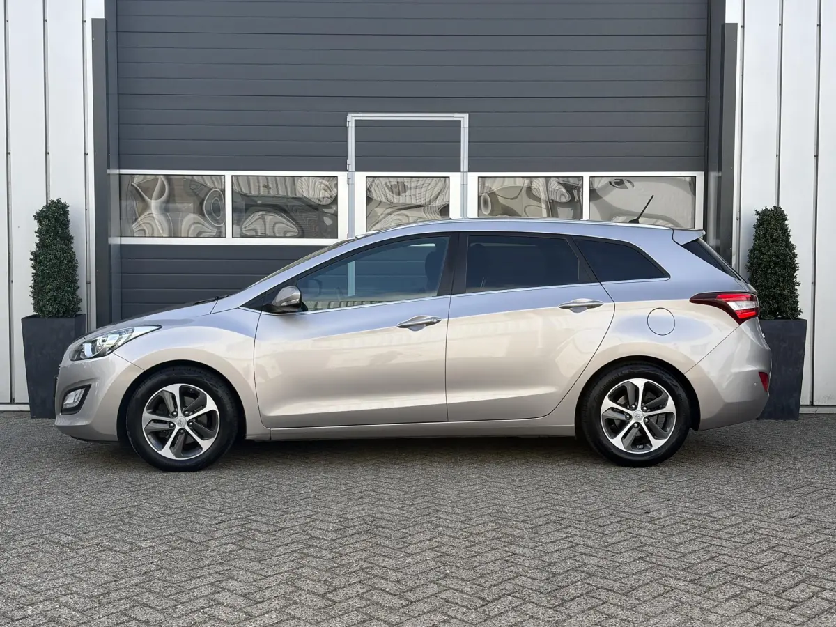 i30 Wagon 1.6 GDi Comfort | Parkeer sensoren | Stoel verwarming | Climate | Airco |
