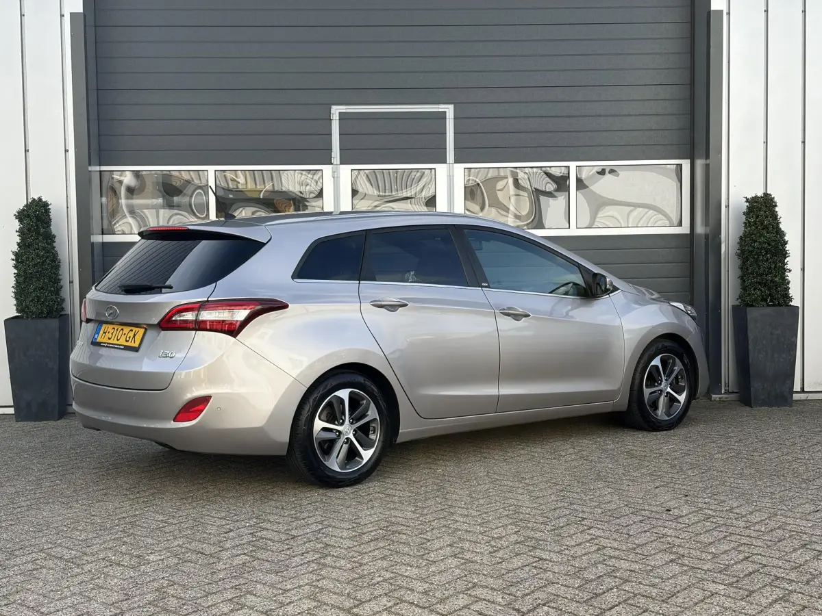 i30 Wagon 1.6 GDi Comfort | Parkeer sensoren | Stoel verwarming | Climate | Airco |