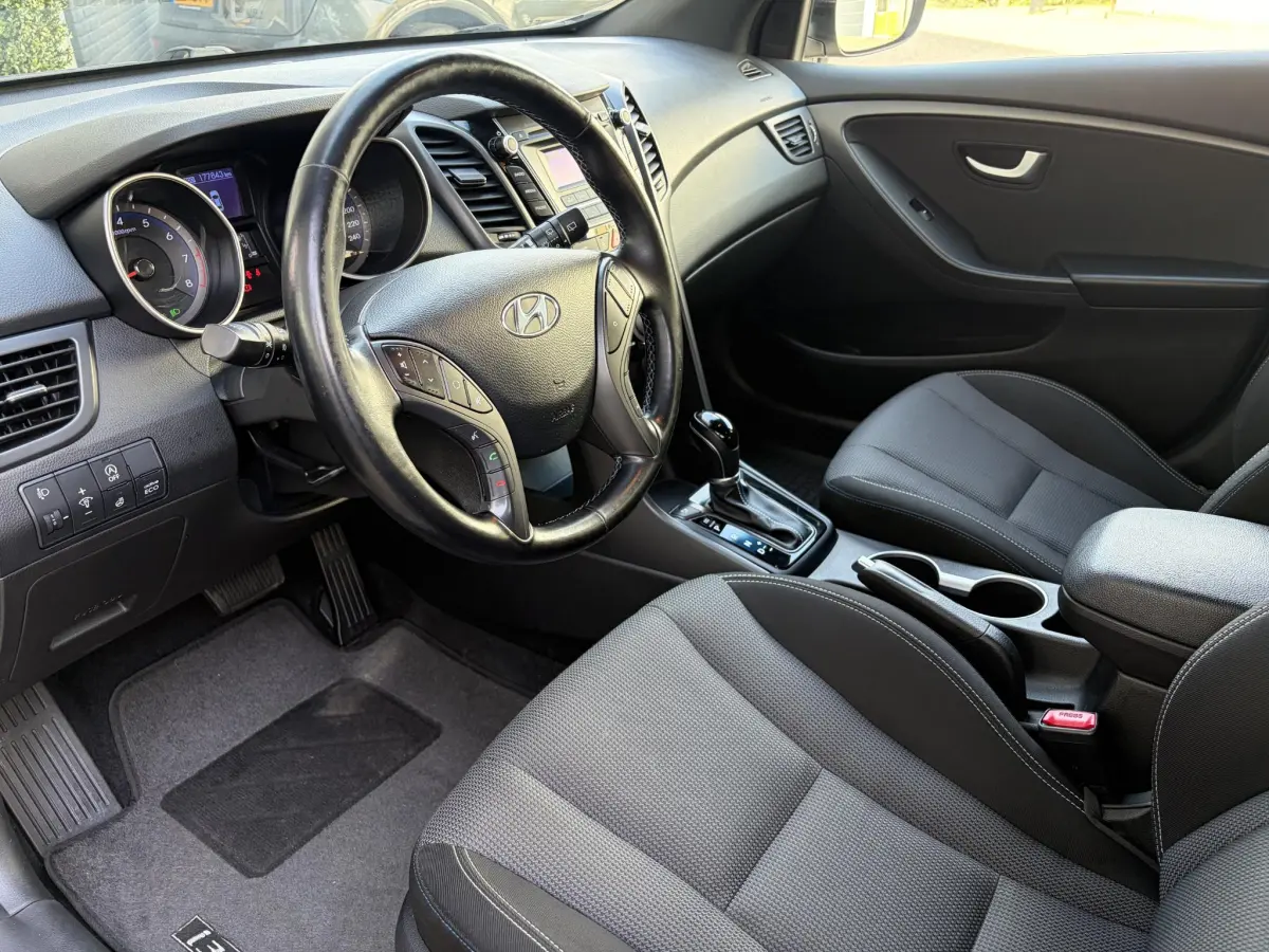 i30 Wagon 1.6 GDi Comfort | Parkeer sensoren | Stoel verwarming | Climate | Airco |