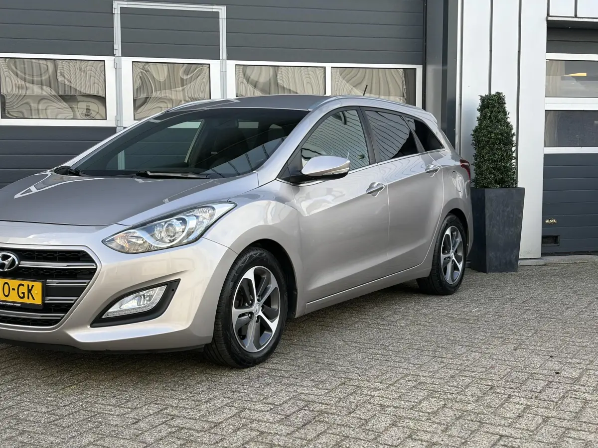 i30 Wagon 1.6 GDi Comfort | Parkeer sensoren | Stoel verwarming | Climate | Airco |