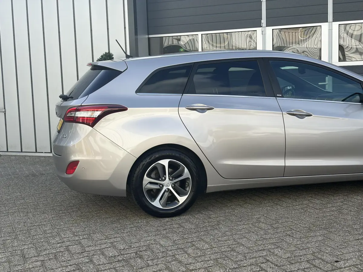 i30 Wagon 1.6 GDi Comfort | Parkeer sensoren | Stoel verwarming | Climate | Airco |