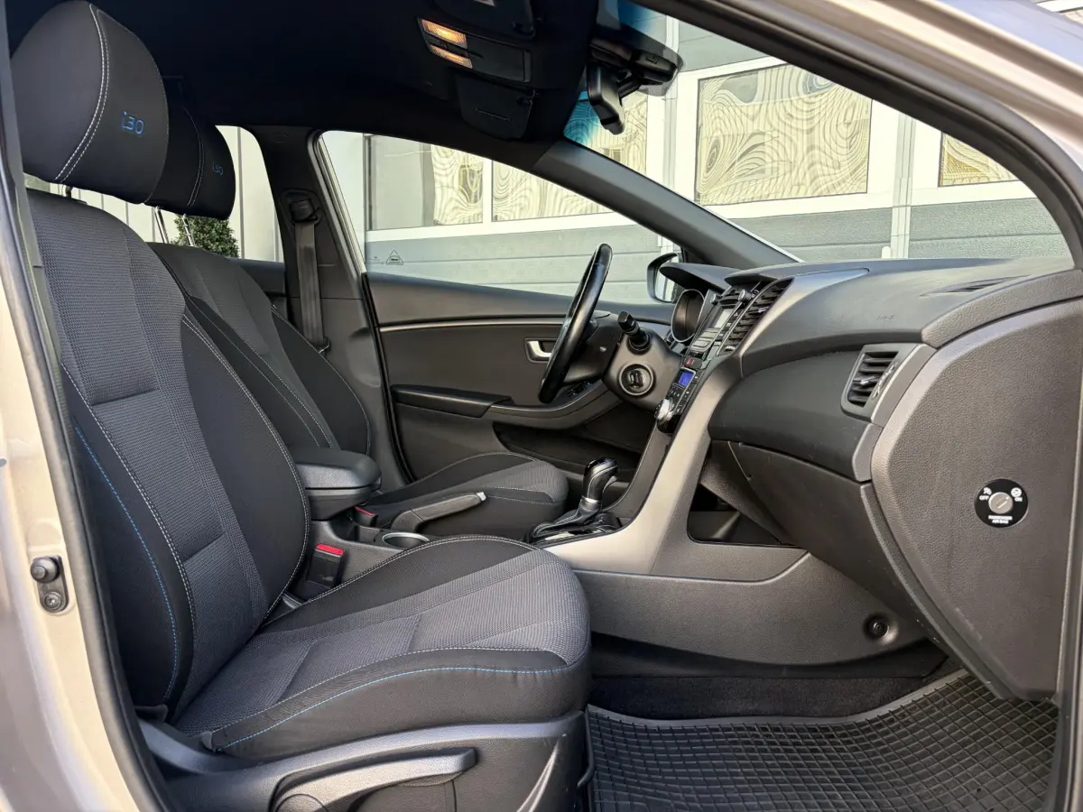 i30 Wagon 1.6 GDi Comfort | Parkeer sensoren | Stoel verwarming | Climate | Airco |
