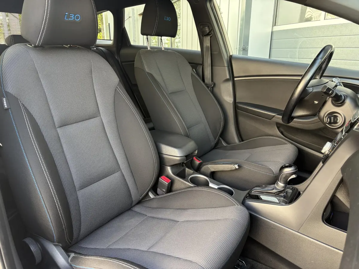 i30 Wagon 1.6 GDi Comfort | Parkeer sensoren | Stoel verwarming | Climate | Airco |