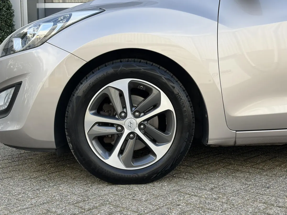 i30 Wagon 1.6 GDi Comfort | Parkeer sensoren | Stoel verwarming | Climate | Airco |