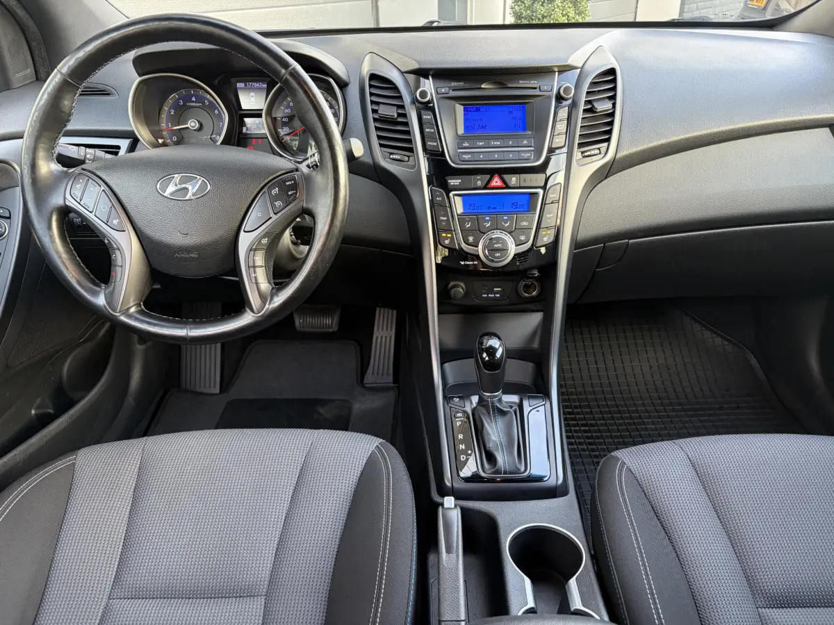 i30 Wagon 1.6 GDi Comfort | Parkeer sensoren | Stoel verwarming | Climate | Airco |