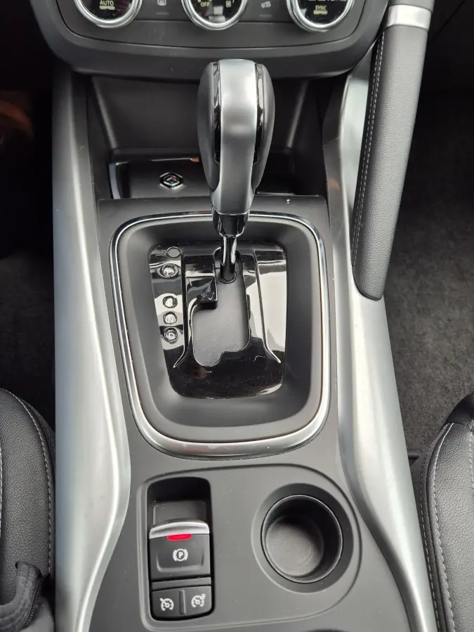 Kadjar 1.3 TCe 140 EDC AUTOMAAT Techno All Season banden, LED, Blind Spot detectie, Camera, Navigatie, Appl
