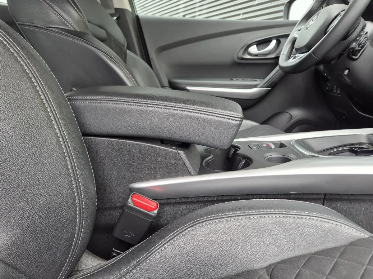 Kadjar 1.3 TCe 140 EDC AUTOMAAT Techno All Season banden, LED, Blind Spot detectie, Camera, Navigatie, Appl