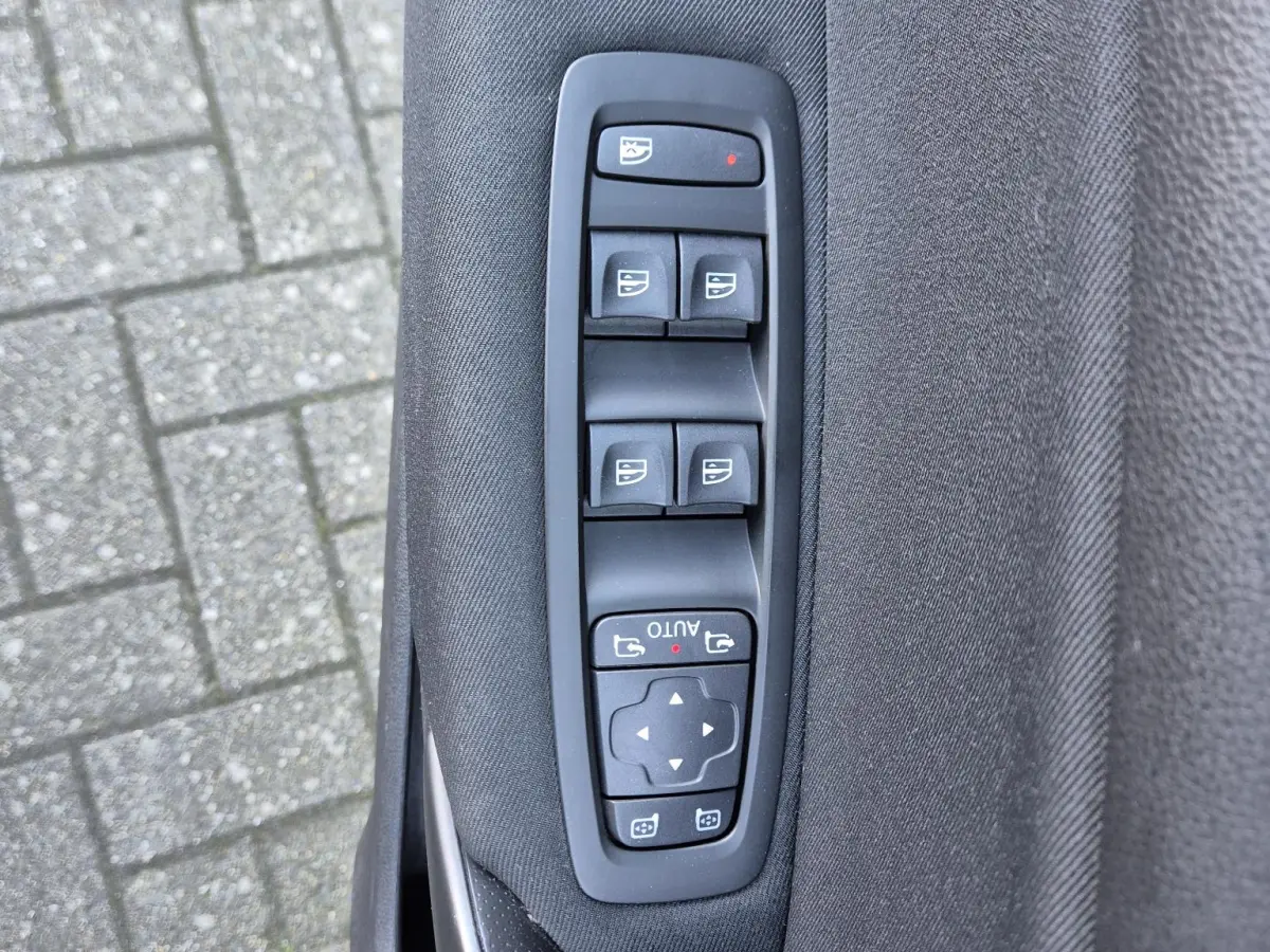 Mégane Estate 1.3 TCe 140 EDC AUTOMAAT Business Edt. Trekhaak, All Season banden, Navigatie, Apple/Android