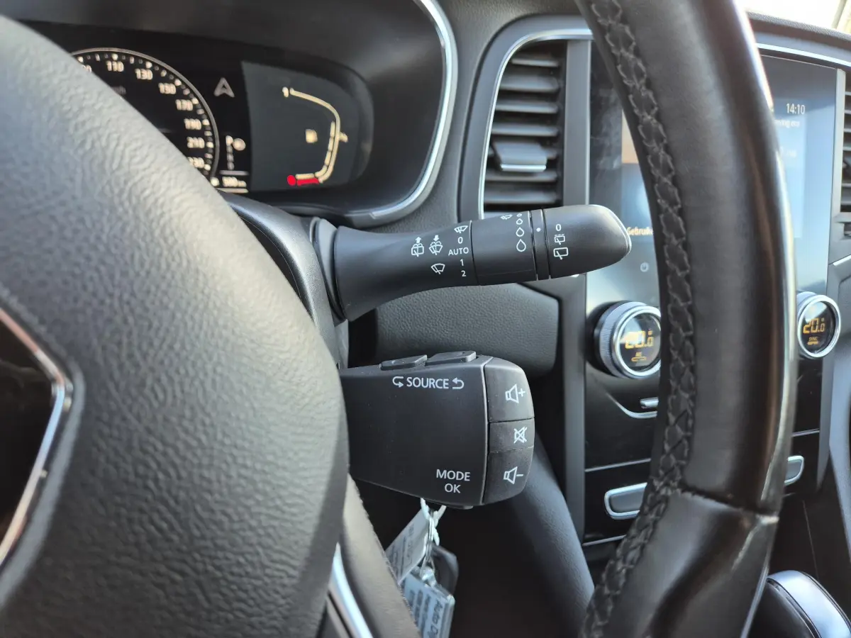 Mégane Estate 1.3 TCe 140 EDC AUTOMAAT Business Edt. Trekhaak, All Season banden, Navigatie, Apple/Android