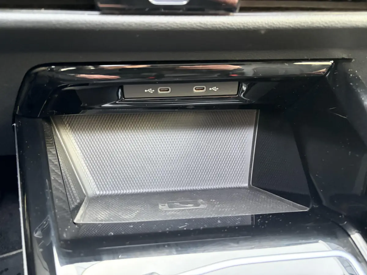 Golf VIII eTSI 110kW R-Line DSG | Pano | LED | Navi | Climate | Camera | Parkeer sensoren |