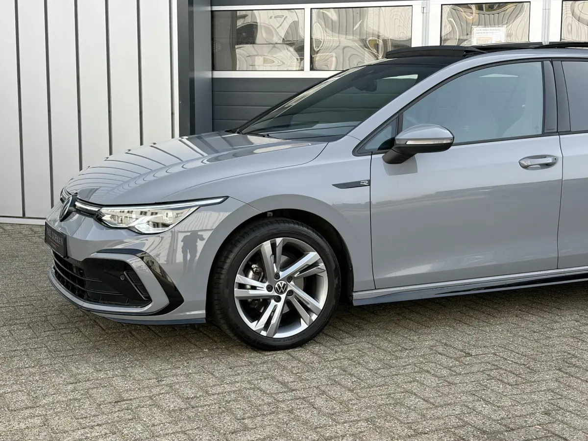 Golf VIII eTSI 110kW R-Line DSG | Pano | LED | Navi | Climate | Camera | Parkeer sensoren |