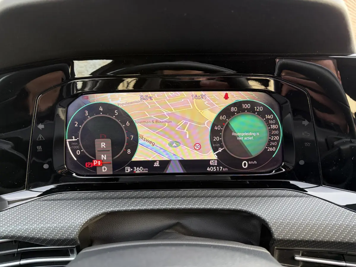 Golf VIII eTSI 110kW R-Line DSG | Pano | LED | Navi | Climate | Camera | Parkeer sensoren |