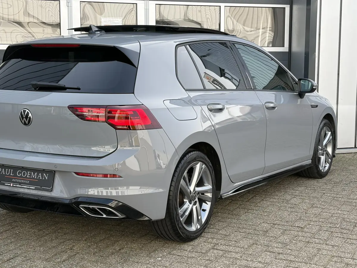 Golf VIII eTSI 110kW R-Line DSG | Pano | LED | Navi | Climate | Camera | Parkeer sensoren |