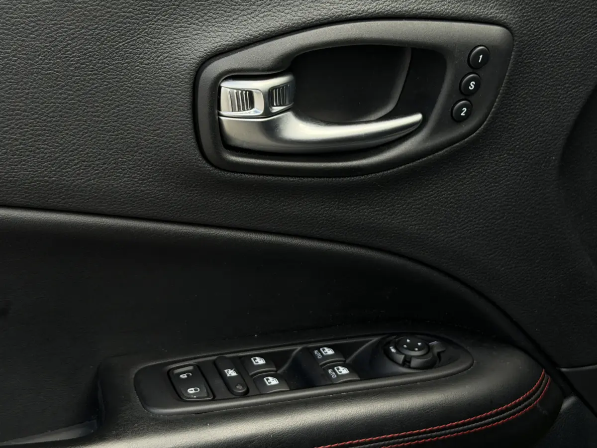 Compass 4xe 240 Plug-in Hybrid Electric Trailhawk I Aut. I Leder I Camera