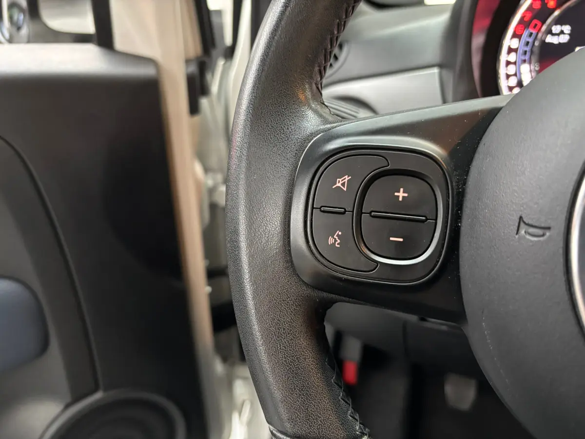 500C 1.0 Hybrid Rockstar / Carplay