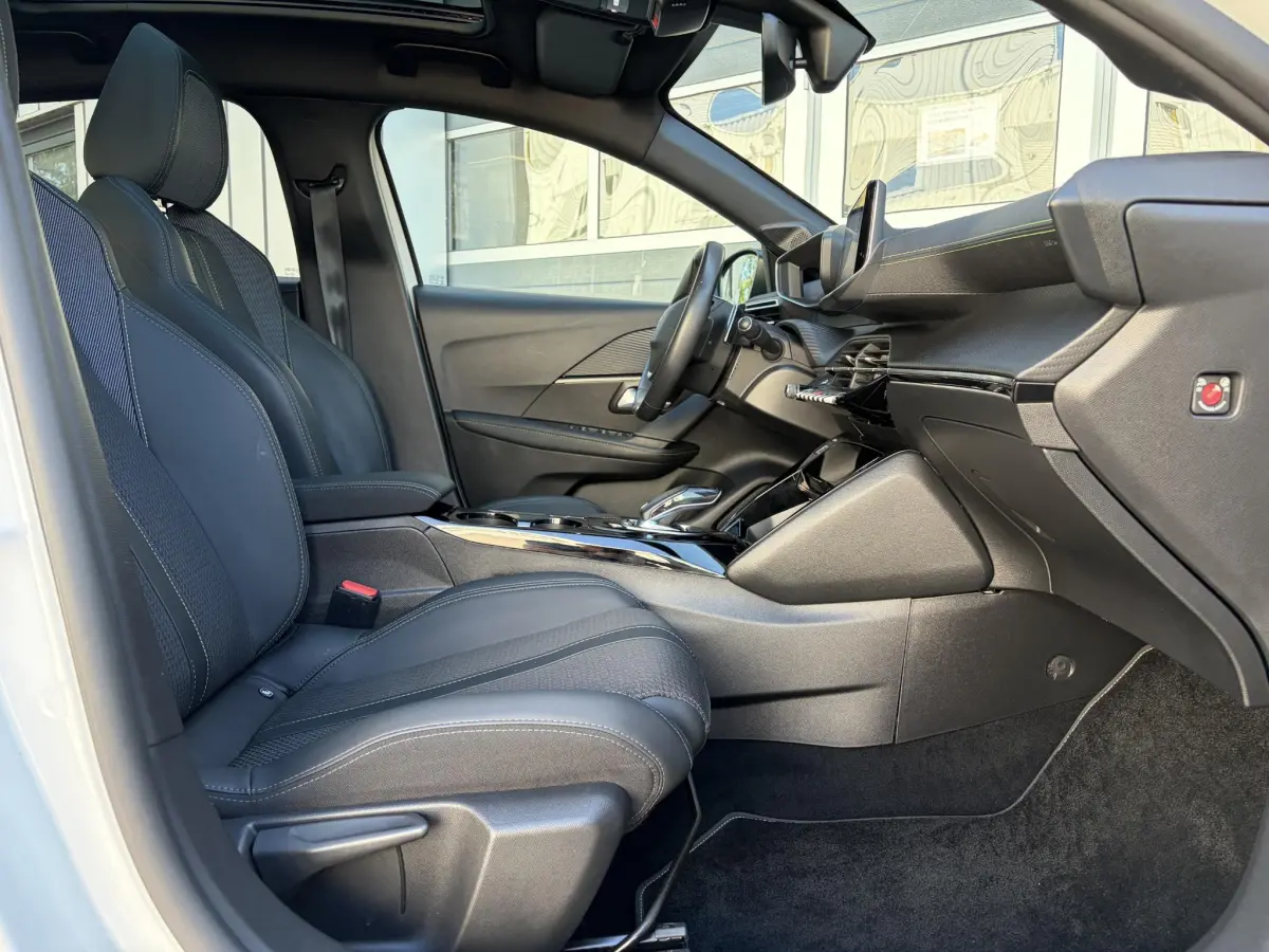 208 1.2 PureTech GT Line | Pano | Keyless | Cruise | Camera | Stoel verwarming |