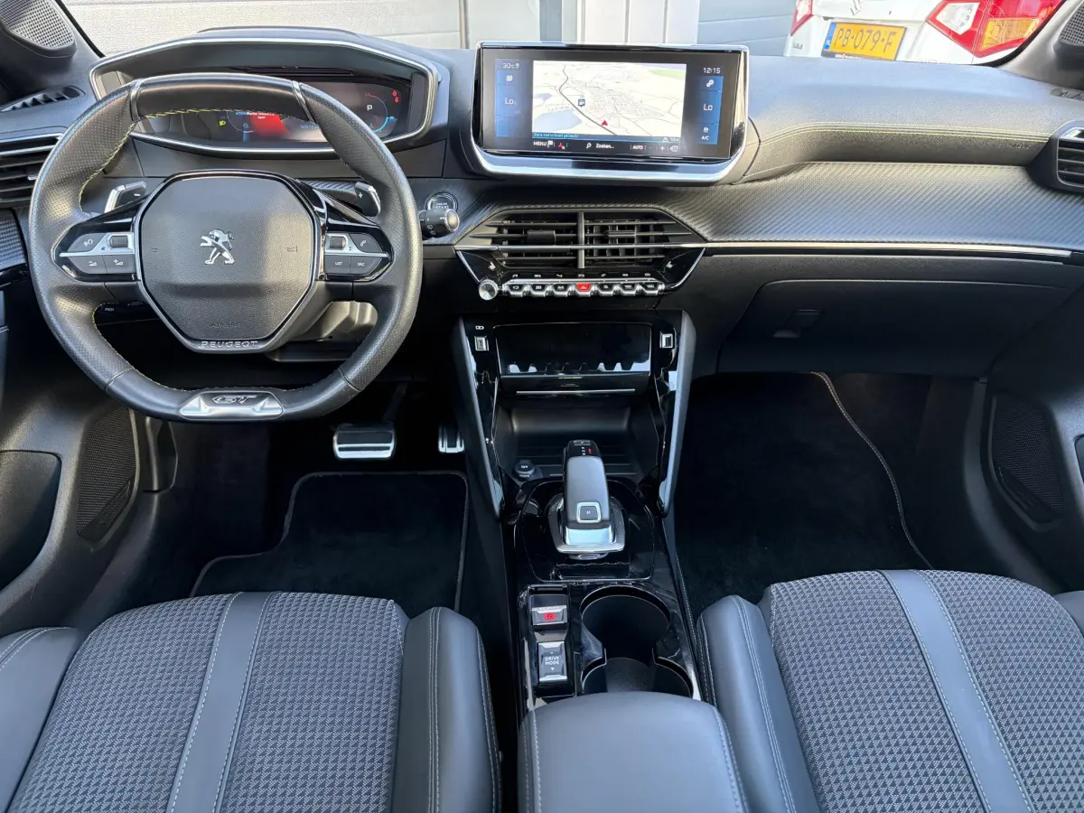208 1.2 PureTech GT Line | Pano | Keyless | Cruise | Camera | Stoel verwarming |