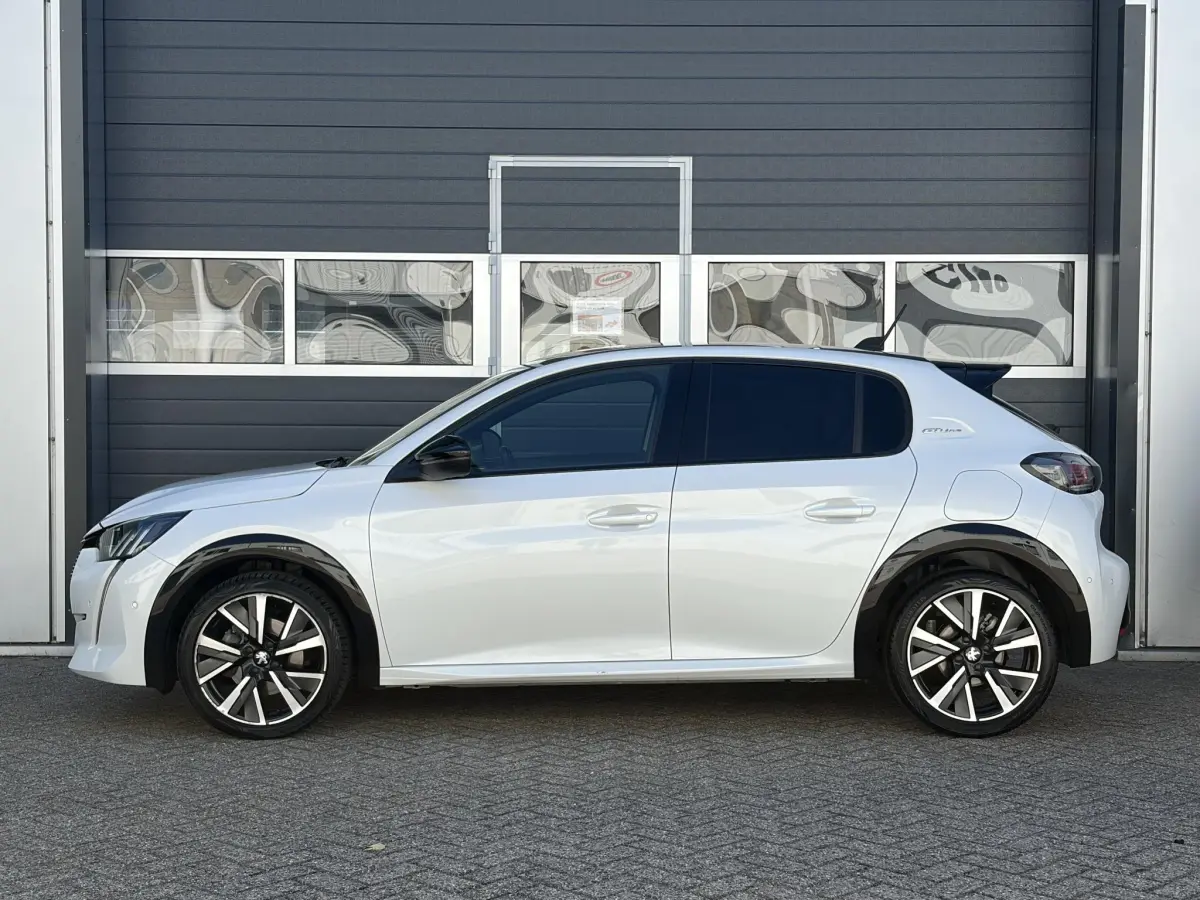 208 1.2 PureTech GT Line | Pano | Keyless | Cruise | Camera | Stoel verwarming |