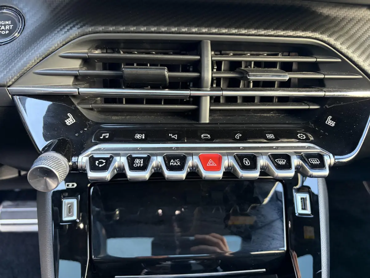 208 1.2 PureTech GT Line | Pano | Keyless | Cruise | Camera | Stoel verwarming |