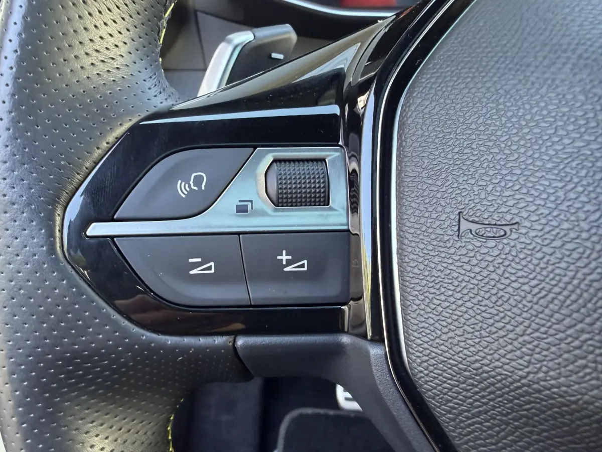 208 1.2 PureTech GT Line | Pano | Keyless | Cruise | Camera | Stoel verwarming |