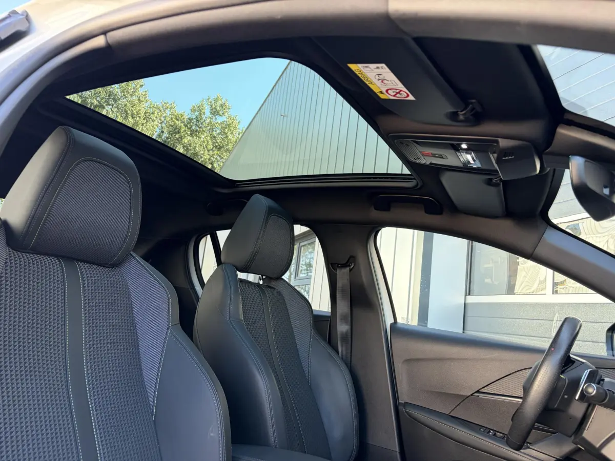 208 1.2 PureTech GT Line | Pano | Keyless | Cruise | Camera | Stoel verwarming |