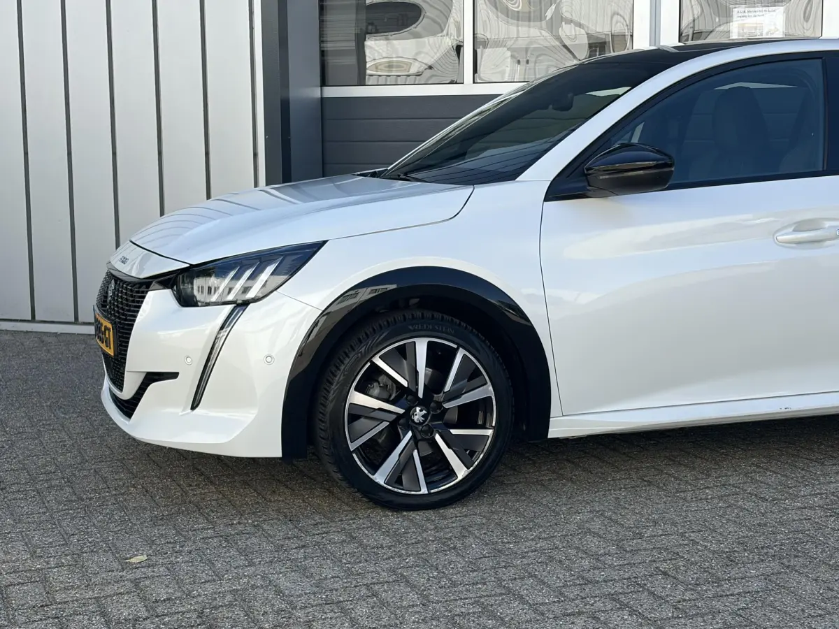 208 1.2 PureTech GT Line | Pano | Keyless | Cruise | Camera | Stoel verwarming |
