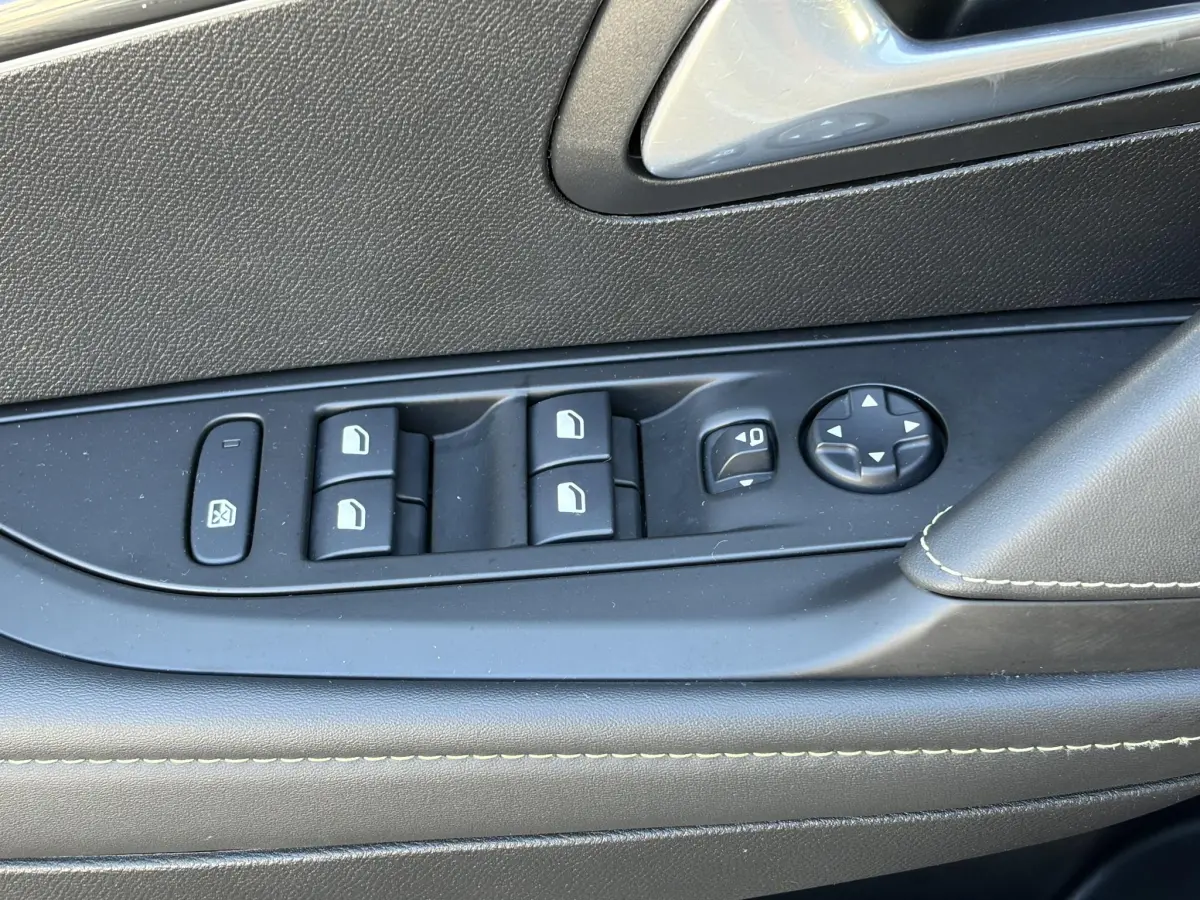 208 1.2 PureTech GT Line | Pano | Keyless | Cruise | Camera | Stoel verwarming |