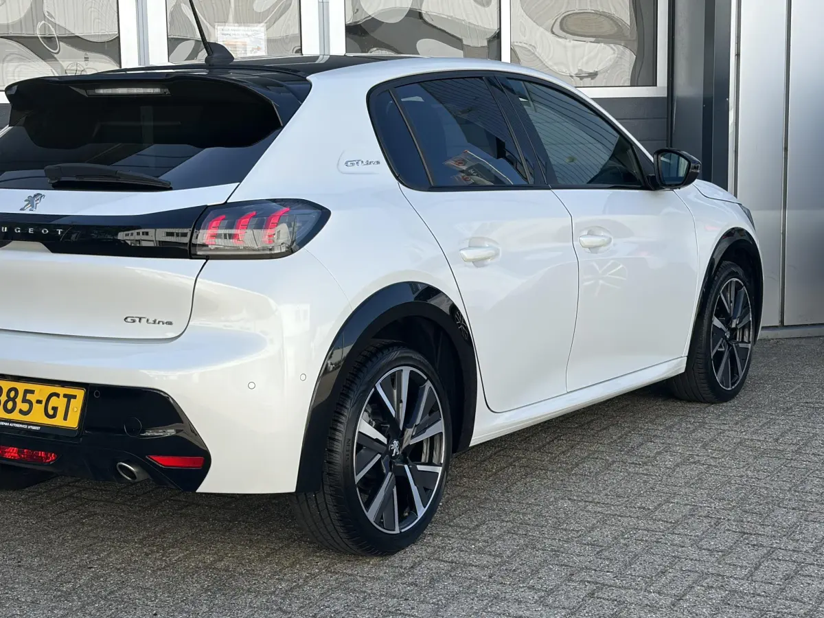208 1.2 PureTech GT Line | Pano | Keyless | Cruise | Camera | Stoel verwarming |