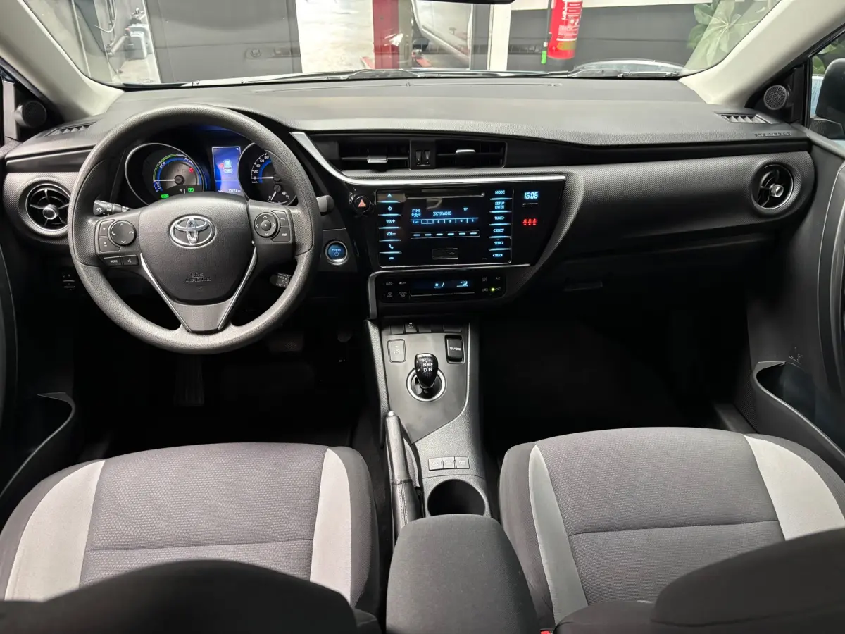 Auris 1.8 Hybrid Now